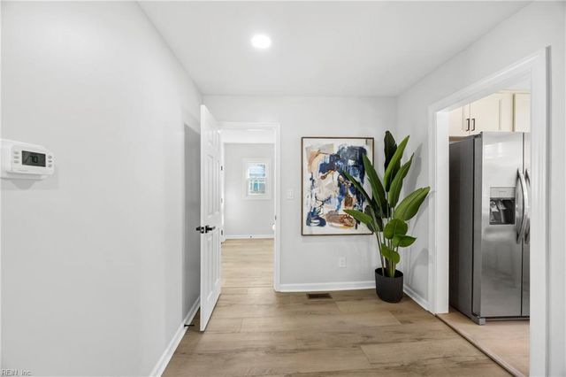 22 Fairview CIR S, Portsmouth, VA 23702