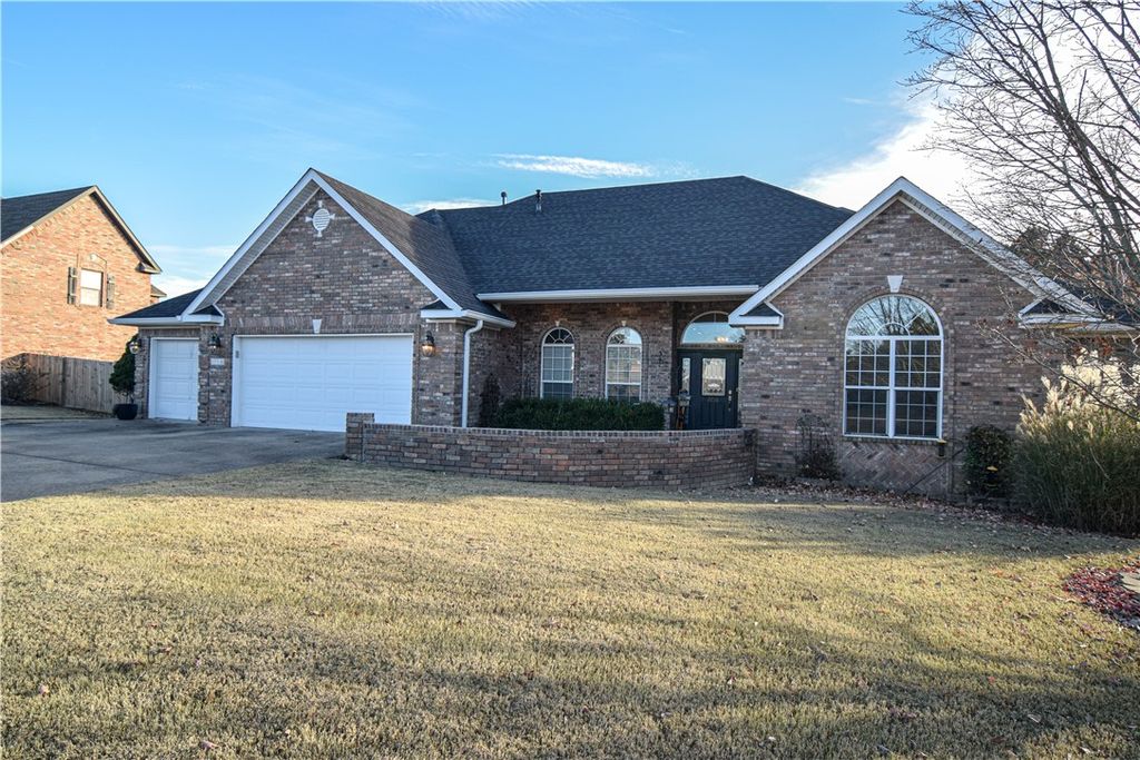 2716 W Centennial Drive, Rogers, AR 72758
