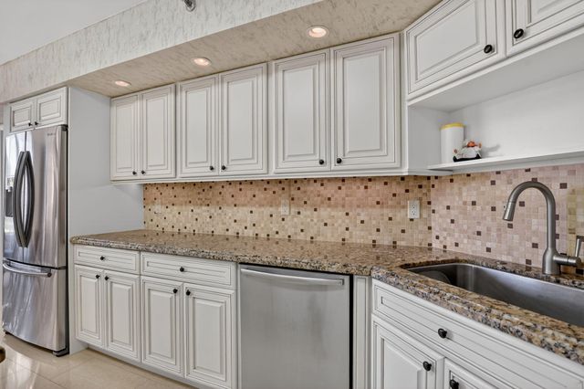 7201 Promenade Drive 102, Boca Raton, FL 33433