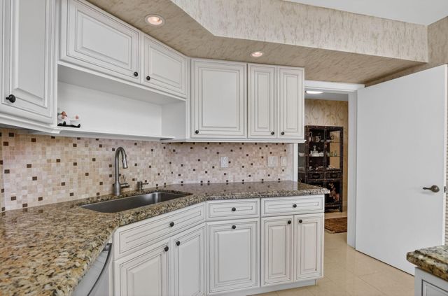 7201 Promenade Drive 102, Boca Raton, FL 33433