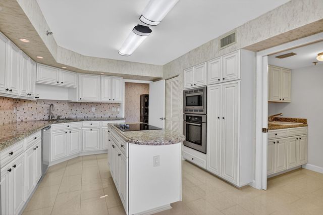 7201 Promenade Drive 102, Boca Raton, FL 33433