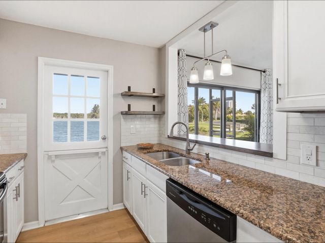 3206 S Lakeview Circle 1105, Hutchinson Island, FL 34949