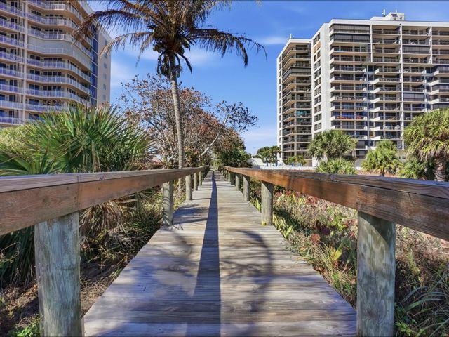 3206 S Lakeview Circle 1105, Hutchinson Island, FL 34949