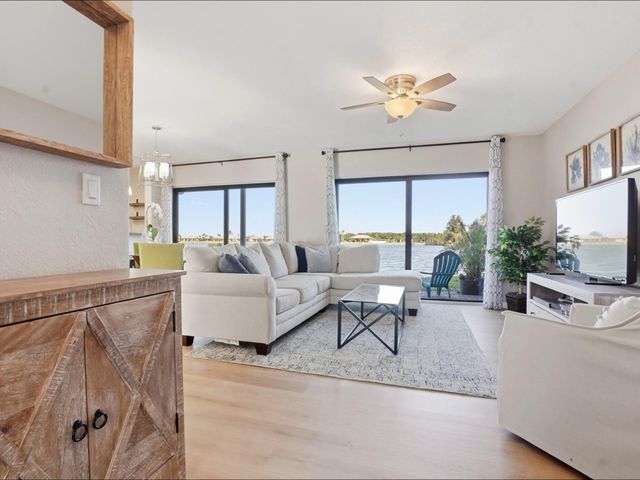 3206 S Lakeview Circle 1105, Hutchinson Island, FL 34949