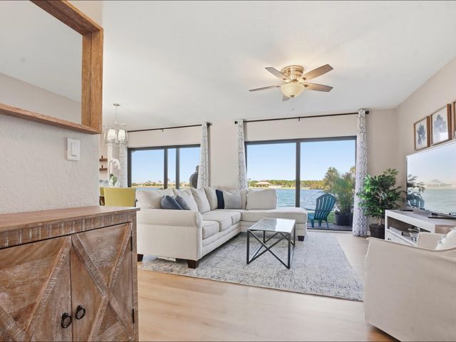 3206 S Lakeview Circle 1105, Hutchinson Island, FL 34949