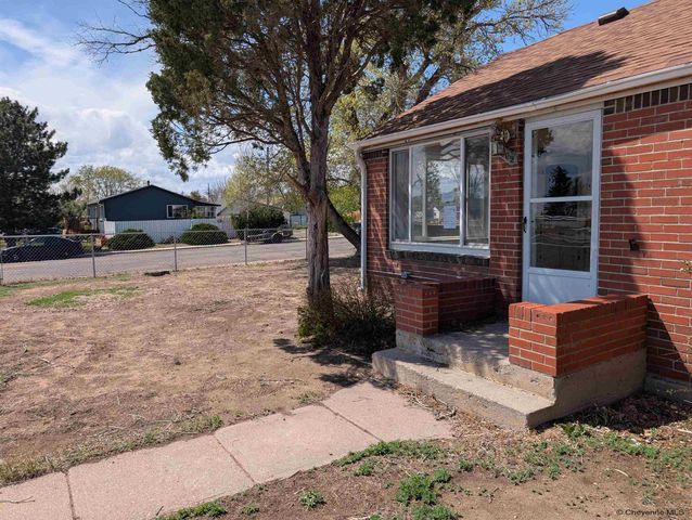 2502 E 9TH ST, Cheyenne, WY 82001