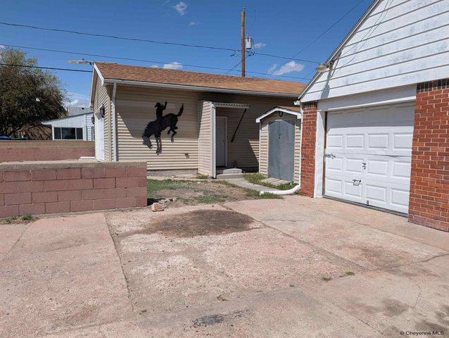2502 E 9TH ST, Cheyenne, WY 82001