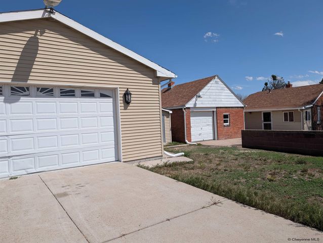 2502 E 9TH ST, Cheyenne, WY 82001