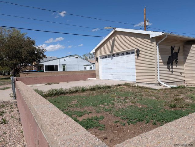 2502 E 9TH ST, Cheyenne, WY 82001