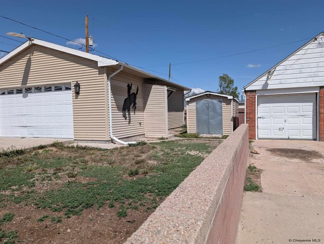 2502 E 9TH ST, Cheyenne, WY 82001