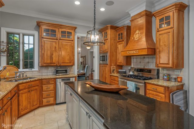 108 Calais Court, Bossier City, LA 71111