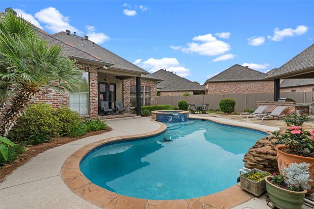 108 Calais Court, Bossier City, LA 71111
