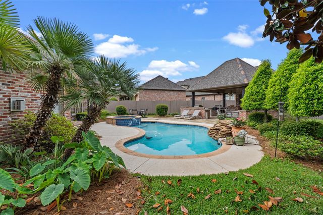 108 Calais Court, Bossier City, LA 71111