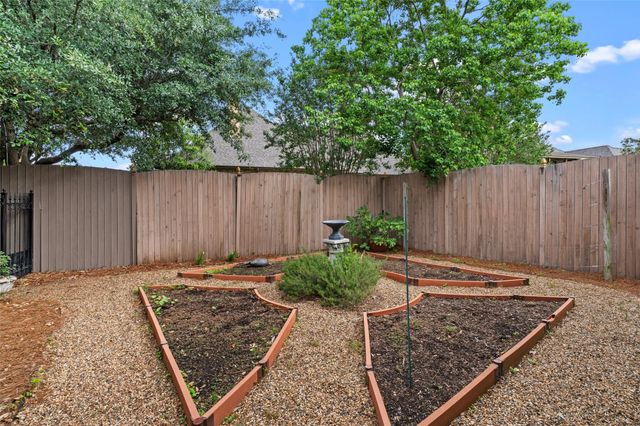 108 Calais Court, Bossier City, LA 71111