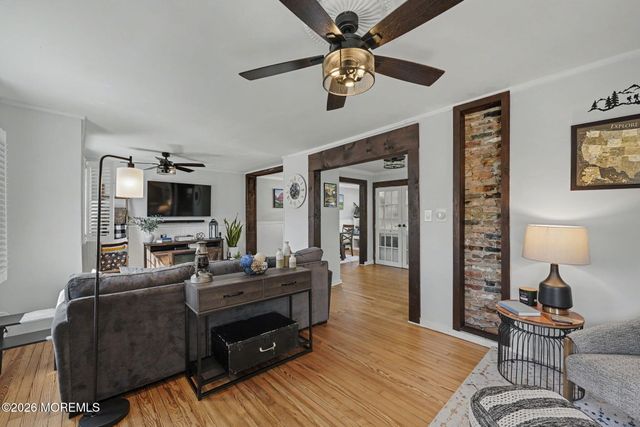 14 Asbury Avenue, Farmingdale, NJ 07727