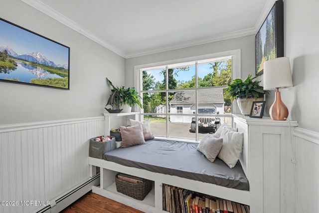 14 Asbury Avenue, Farmingdale, NJ 07727