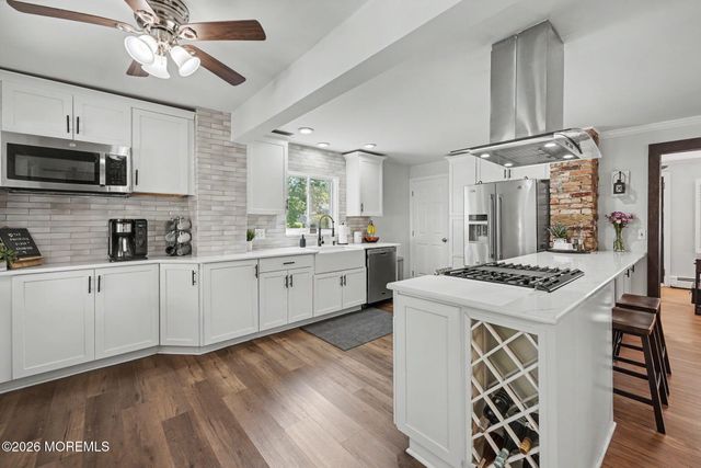 14 Asbury Avenue, Farmingdale, NJ 07727