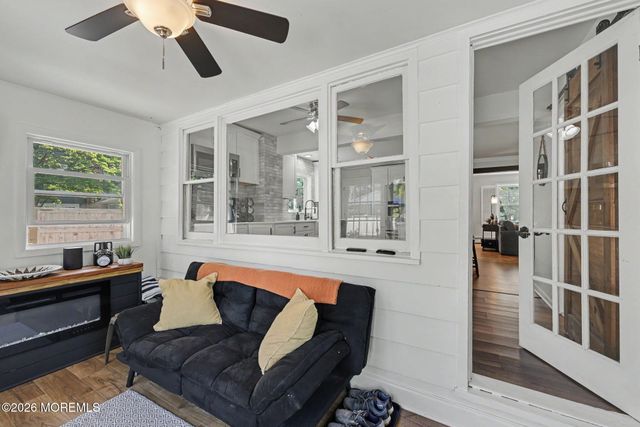 14 Asbury Avenue, Farmingdale, NJ 07727