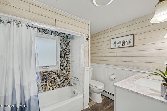 14 Asbury Avenue, Farmingdale, NJ 07727