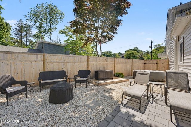 14 Asbury Avenue, Farmingdale, NJ 07727