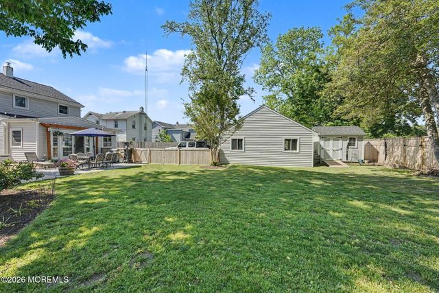 14 Asbury Avenue, Farmingdale, NJ 07727