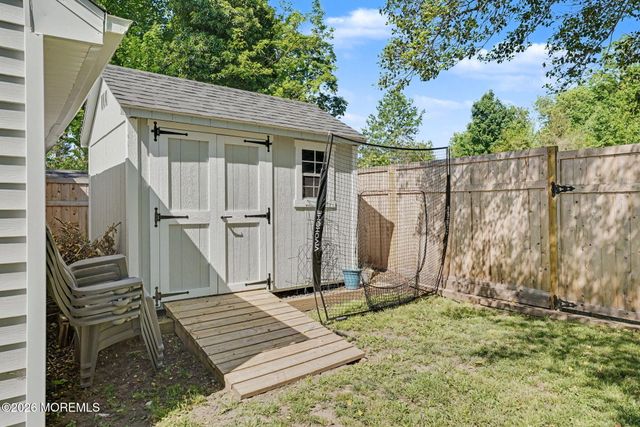 14 Asbury Avenue, Farmingdale, NJ 07727
