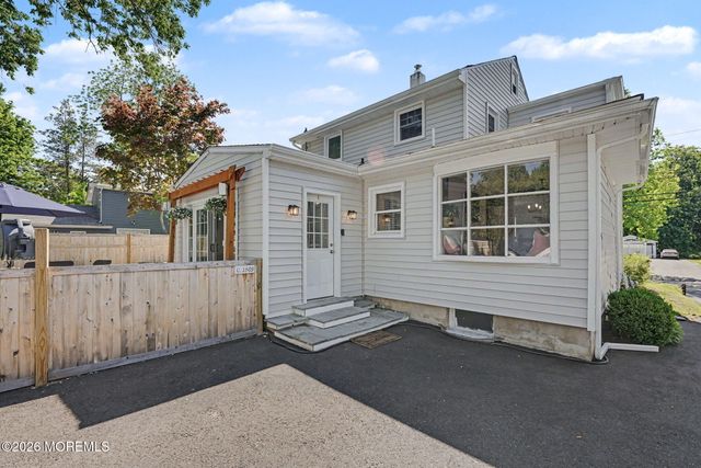 14 Asbury Avenue, Farmingdale, NJ 07727