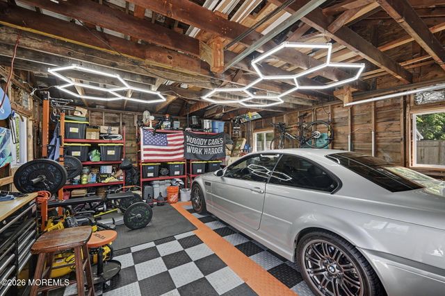 14 Asbury Avenue, Farmingdale, NJ 07727