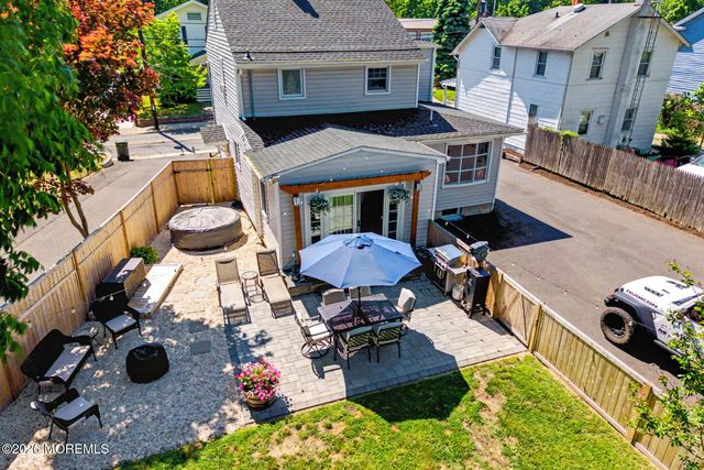 14 Asbury Avenue, Farmingdale, NJ 07727