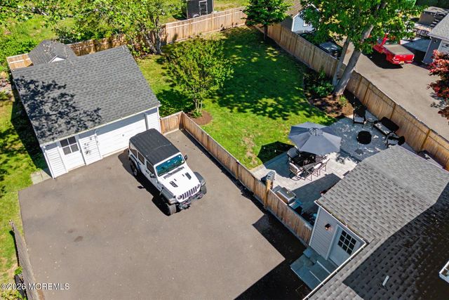 14 Asbury Avenue, Farmingdale, NJ 07727