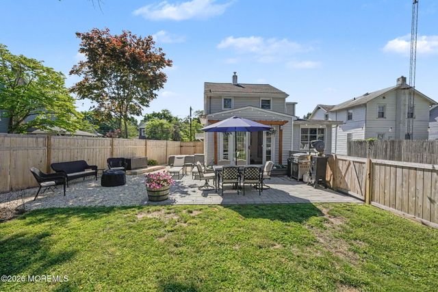 14 Asbury Avenue, Farmingdale, NJ 07727