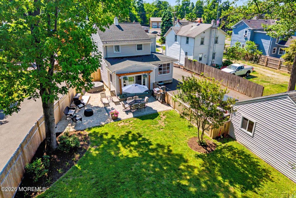 14 Asbury Avenue, Farmingdale, NJ 07727