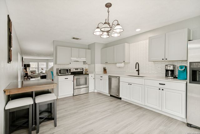 6703 Country Breeze, San Antonio, TX 78240