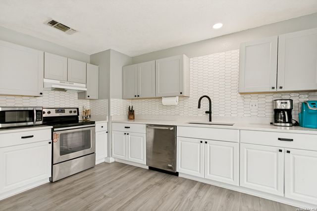 6703 Country Breeze, San Antonio, TX 78240