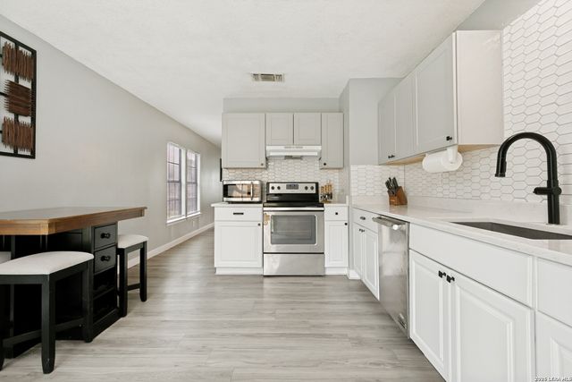 6703 Country Breeze, San Antonio, TX 78240