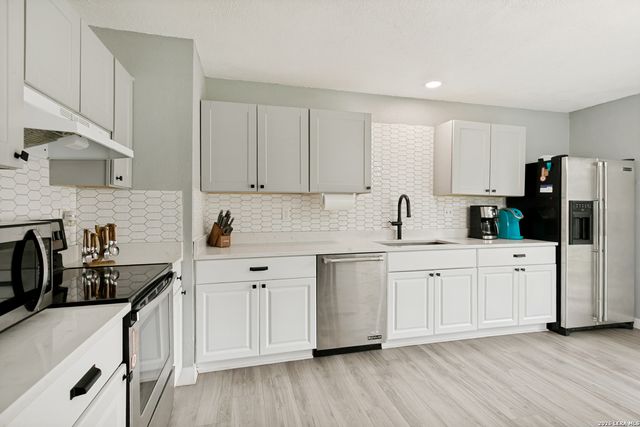 6703 Country Breeze, San Antonio, TX 78240