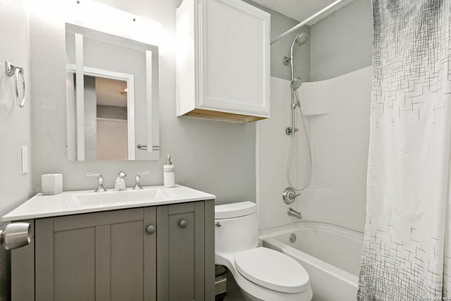 6703 Country Breeze, San Antonio, TX 78240