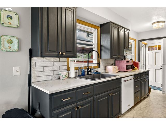 110 Ne 130TH Pl, Portland, OR 97230