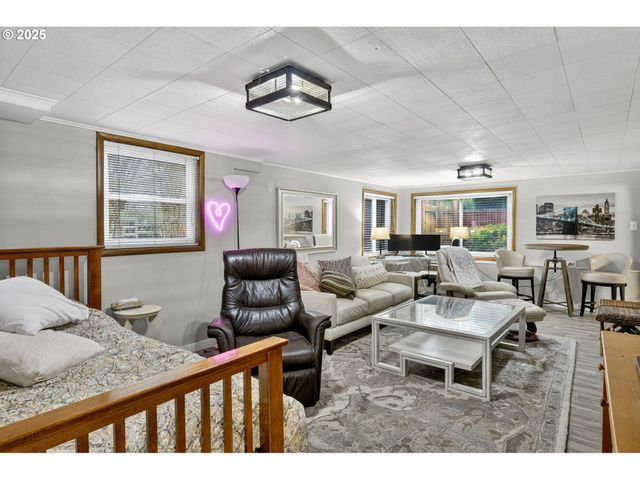 110 Ne 130TH Pl, Portland, OR 97230