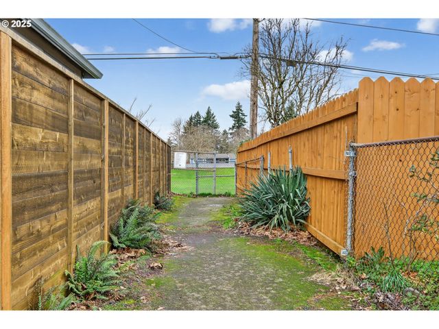 110 Ne 130TH Pl, Portland, OR 97230