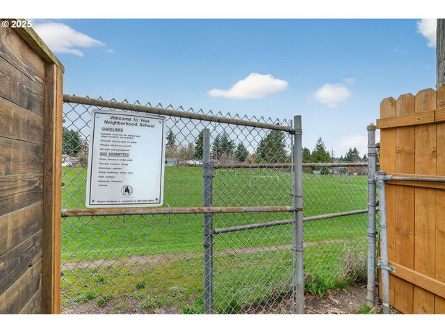 110 Ne 130TH Pl, Portland, OR 97230