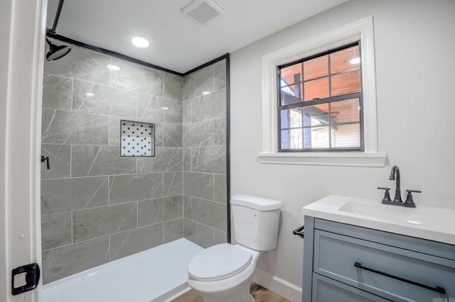 725 Forest Lane, Benton, AR 72019