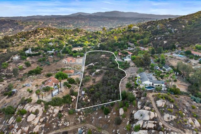 000 Red Mountain Dr 92, Valley Center, CA 92082