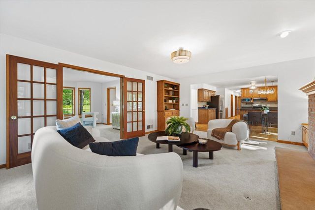 3450 S Sandalwood DRIVE, New Berlin, WI 53151