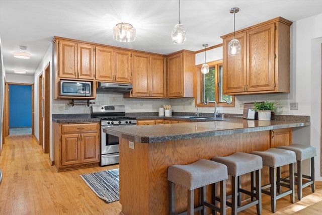 3450 S Sandalwood DRIVE, New Berlin, WI 53151