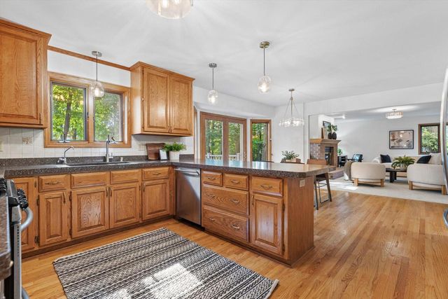 3450 S Sandalwood DRIVE, New Berlin, WI 53151