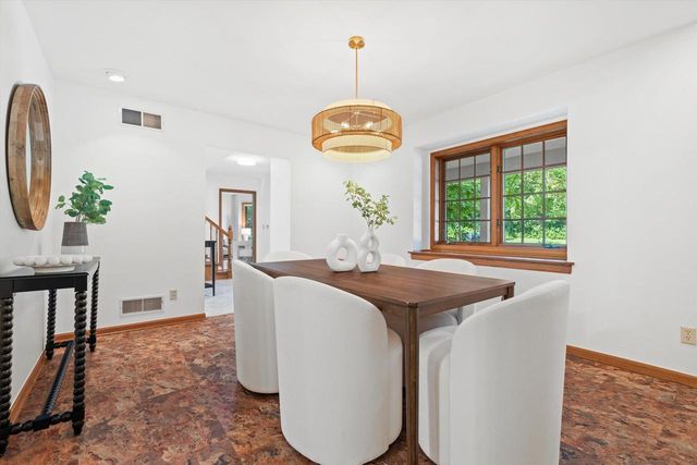 3450 S Sandalwood DRIVE, New Berlin, WI 53151