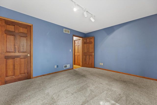 3450 S Sandalwood DRIVE, New Berlin, WI 53151
