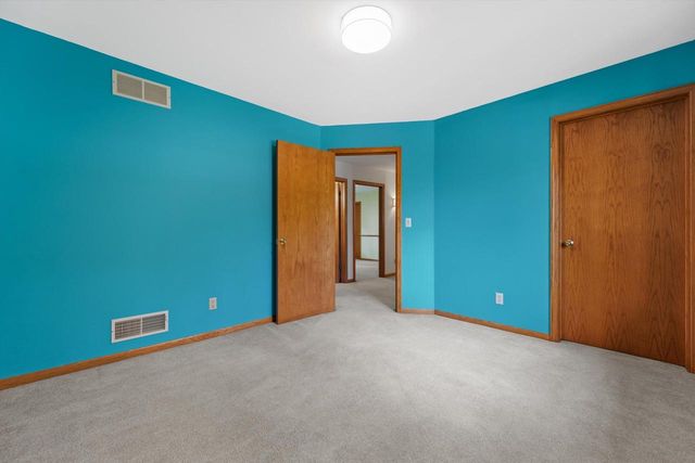 3450 S Sandalwood DRIVE, New Berlin, WI 53151
