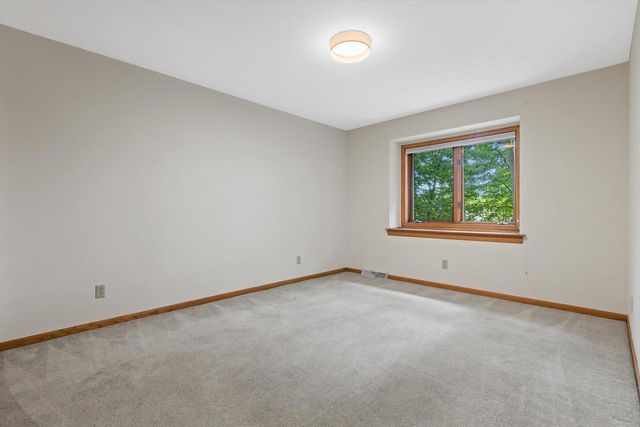 3450 S Sandalwood DRIVE, New Berlin, WI 53151